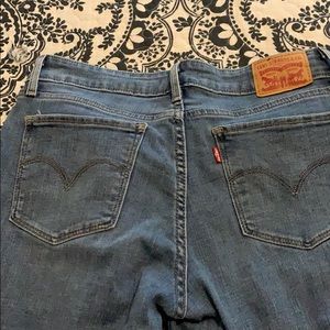 Levi’s 711 Skinny Jeans